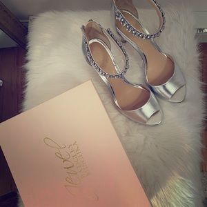 Jewel Badgley Mischka Silver heels